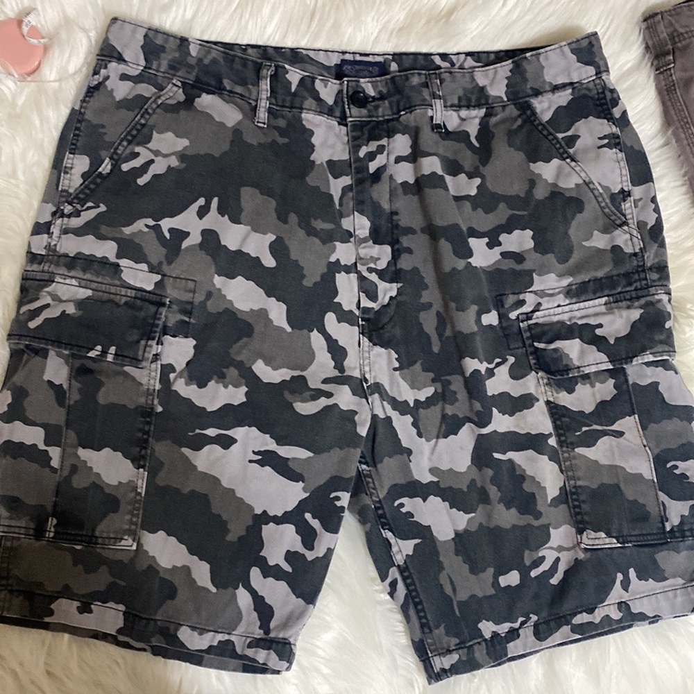 Men’s Levi’s Camouflage Cargo Shorts Size 38